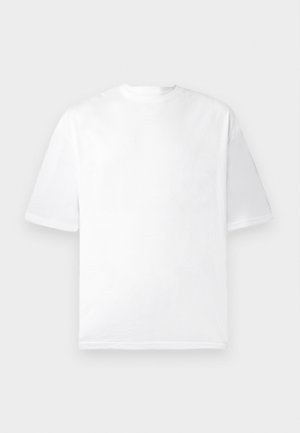 T-shirt blanc uni à manches courtes avec encolure ronde, présenté sur un fond gris clair.
