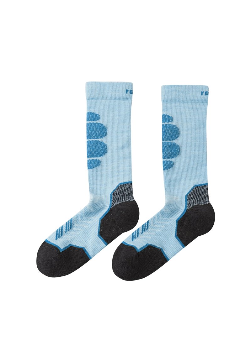 Calze al ginocchio blu e azzurro chiaro con accenti scuri sulle punte e sui talloni. Presentano motivi testurizzati e polsini a coste per il comfort.