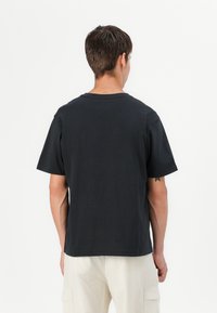 Thumbnail Image 4