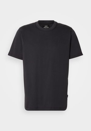 T-shirt noir en coton avec un col rond et des manches courtes, présentant une coupe droite et un logo minimal au niveau du cou.