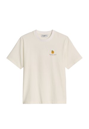 Off-white short-sleeve T-shirt with crew neck, small orange fruit graphic, and text "freshness in one zip marc o'polo denim" on left chest.