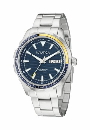 Zegarek ze stali nierdzewnej z niebieską, teksturowaną tarczą, srebrnymi oznaczeniami godzin i żółtymi akcentami. Posiada wyświetlacz daty i odporność na wodę do 100 m.