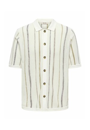 Chemise blanche en maille à manches courtes, boutonnée, avec des rayures verticales beige et grises et un col pointu.