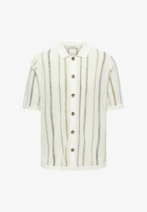 Chemise blanche en maille à manches courtes, boutonnée, avec des rayures verticales beige et grises et un col pointu.