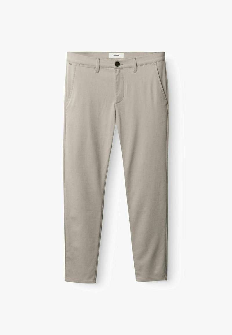 Pantalones de algodón beige con corte slim, que cuentan con dos bolsillos frontales, un cierre de botón y detalles de costura sutil a lo largo de las costuras.