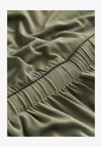 Ausgewählt, khaki green