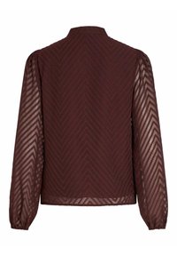 Blouse bordeaux foncé avec de longues manches transparentes, présentant un motif chevron diagonal et un col montant. Texture lisse avec des poignets froncés.