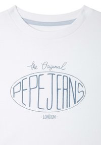 Bílý bavlněný tričko s modrým oválným logem a textem, který zní "The Original PEPE JEANS LONDON." Krátké rukávy a kulatý výstřih.