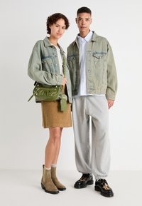 Edwin TRUCKER JACKET UNISEX - Džinsa auduma jaka - blue/terra wash