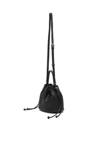 Schwarze Leder-Eimer-Tasche mit verstellbarem Tragegurt, Kordelzugverschluss und runder Basis. Strukturiertes Finish mit glatten Hardware-Akzenten.