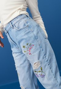 Thumbnail Image 2