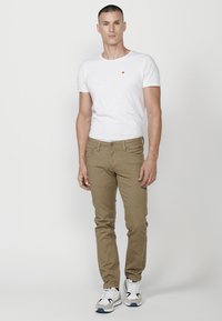 Koroshi STRETCH  - Sirgete säärtega teksad - vison mink light brown