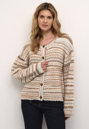 Stribet cardigan i beige, brun og lyseblå; blød, tekstureret strik; rund halsudskæring; fem knapper foran; ribbede manchetter.