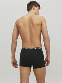 Schwarze Boxershorts aus Baumwolle mit einem elastischen Bund, der das weiße Logo "JACK & JONES" trägt, mit passgenauer Passform und minimalistischem Design.