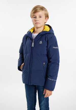 Navy Puffer Jacke mit gelber Kapuzenfutter, Reißverschluss vorne und besticktem Detail. Sie verfügt über Reißverschlusstaschen und eine gesteppte Textur.