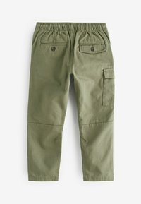 Grüne Cargo-Hosen mit elastischem Bund, zwei hinteren Taschen mit Knöpfen und einer Seitentasche. Hergestellt aus strukturiertem Baumwollstoff.
