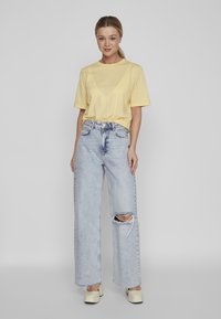 VILA BOXY  - T-shirt basic - golden haze