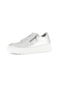 Silberne Ledersneaker mit Plateau-Sohle, runder Zehenform, Schnürverschluss und seitlichem Reißverschluss. Weiße gestickte Akzente entlang der Sohle.