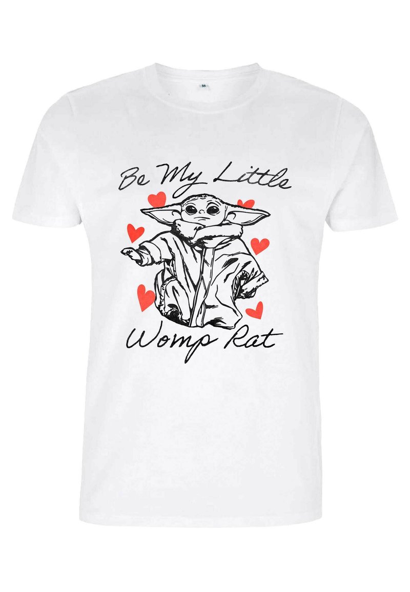 T-shirt bianca in cotone con un'illustrazione di un personaggio in bianco e nero, cuori rossi e il testo "Sii il mio piccolo Womp Rat" sotto.