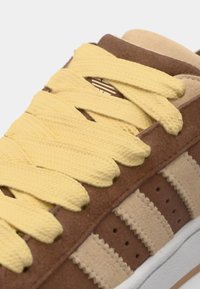 adidas Originals CAMPUS 00S DOUBLE - Skate shoes - preloved brown/sand strata/orange tint