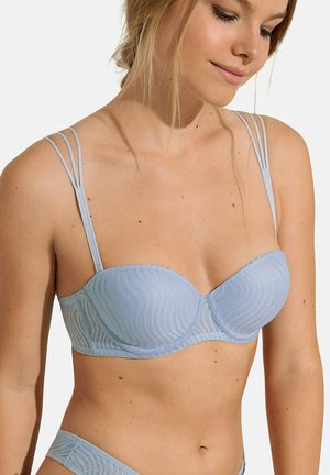 Soutien-gorge léger bleu avec armatures, présentant des motifs de vagues texturés, de fines bretelles doubles et une finition lisse sur les bonnets.