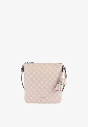 Beige Handtasche aus strukturiertem Material mit einem sich wiederholenden Muster, Reißverschlussverschluss und zwei dekorativen Quasten. Glatter Schulterriemen angebracht.