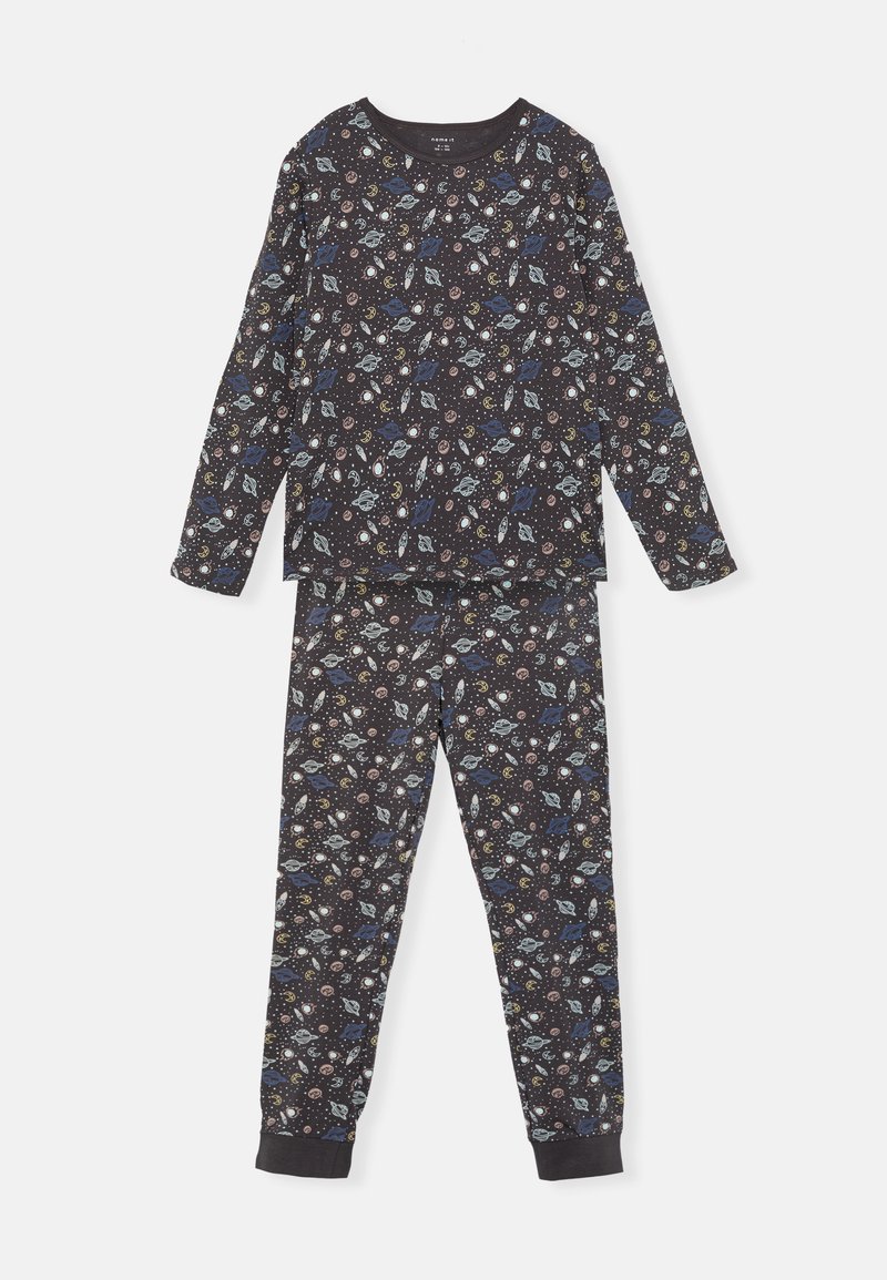 Set de pijamale cu mânecă lungă din material negru, având un imprimeu colorat cu tematică spațială, includând planete și stele; manșete ribbate la mâneci și pantaloni.