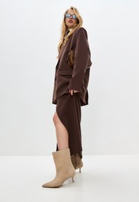 Cesare Gaspari Botine clasice - beige