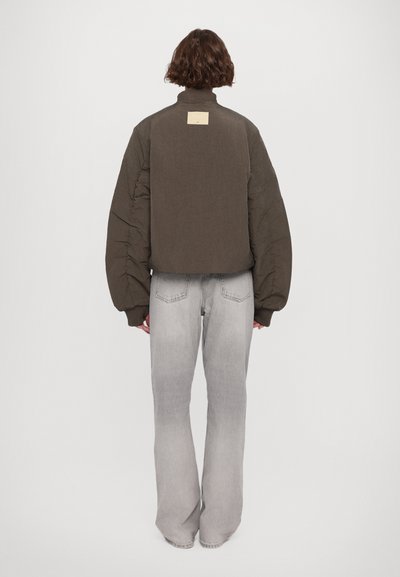 Won Hundred OPAL - Ziemas jaka - black olive