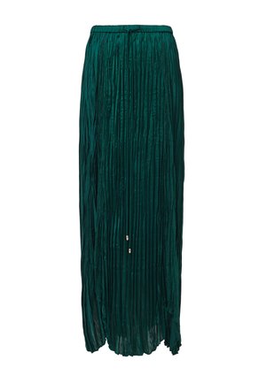 Falda maxi plisada en verde profundo, con una textura suave y brillante, cinturilla elástica y pequeños acentos decorativos cerca del dobladillo.