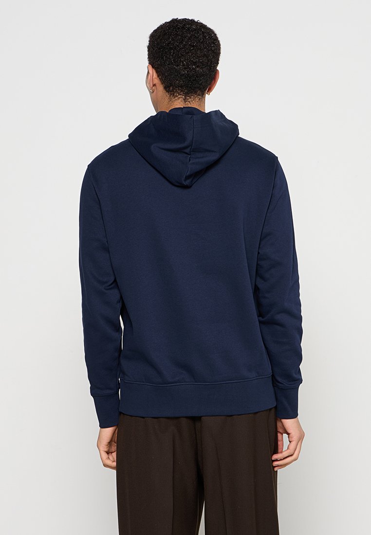 Dunkelblaues Hoodie aus weichem Stoff. Verfügt über eine Kapuze mit Zugband, gerippte Bündchen und einen geraden Saum. Einfaches, lässiges Design ohne Muster.