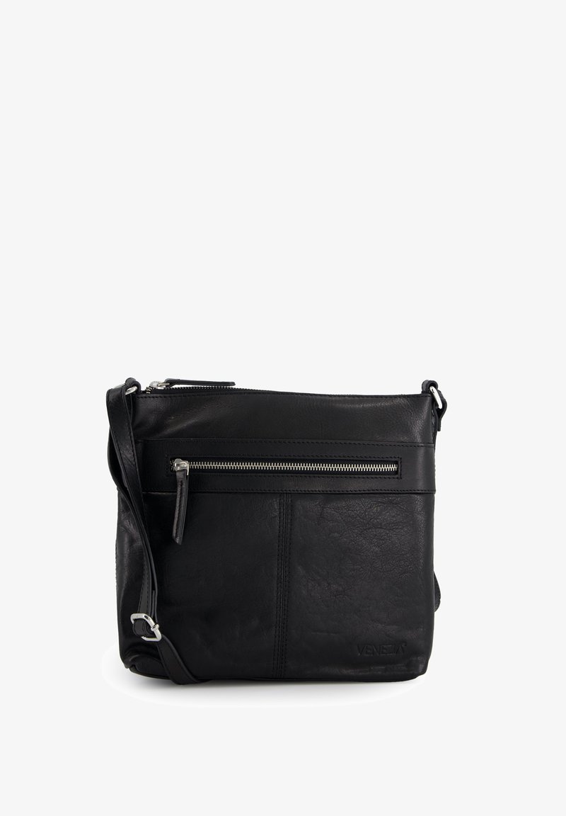 Schwarze Leder-Crossbody-Tasche mit strukturiertem Finish, vorderer Reißverschluss-Tasche und verstellbarem Tragegurt. Mit silbernen Hardware-Akzenten.