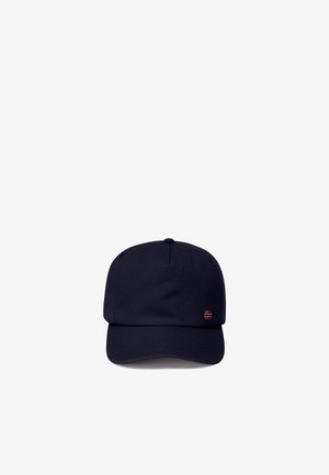 Berretto da baseball blu scuro con una piccola bandiera norvegese ricamata sul pannello frontale destro, mostrato su sfondo bianco.