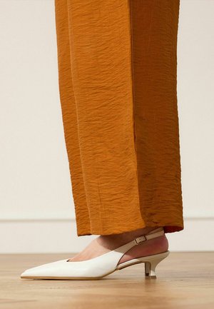 Manfield, Klassieke pumps - offwhite