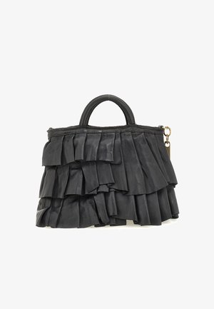Borsa a tracolla in pelle nera con un design arruffato, dotata di un manico rotondo e dettagli in metallo dorato. Finitura morbida e testurizzata.
