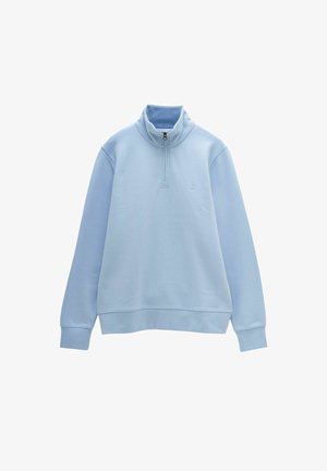 Vaaleansininen pitkähihainen poolopaita, jossa korkea kaulus ja puolivetoketjusuljenta edessä, esitetty valkoisella taustalla.