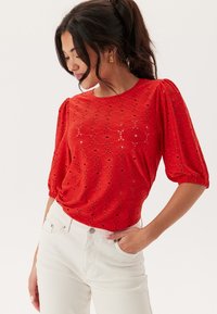 BRODERIE - Blus - red