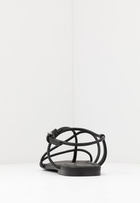 Monki Varvassandaalit - black