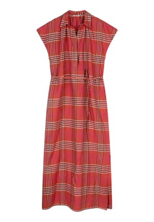 Maxi-jurk met een roze en oranje geruit patroon, voorzien van korte mouwen, een geknoopte kraag, een getailleerde taille en zijzakken.