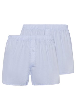 Dwie proste, jasnoniebieskie bokserki z bawełny o elastycznych pasach i zapięciem na guziki z przodu, pokazane z przodu i z tyłu.