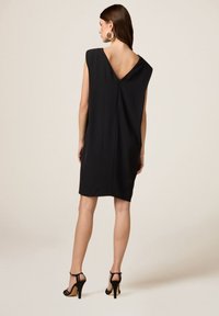Oltre DRITTO A SPALLA LARGA - Vestido informal - nero