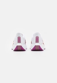 Nike Performance PEGASUS PLUS - Silniční běžecké boty - white/metallic red bronze/platinum violet/plum dust/hot fuchsia