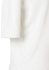 Biały, lekki sweter dzianinowy z okrągłym dekoltem, ribbowymi mankietami i bocznymi rozcięciami, które ułatwiają ruch. Gładka struktura i minimalistyczny design.