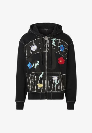 Sudadera negra con cremallera frontal, letras bordadas en blanco y flores bordadas de colores en la parte delantera y los bolsillos, capucha con cordón y puños acanalados.