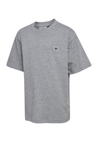 Grå bomulds t-shirt med korte ærmer og rund hals. Har et lille broderet design på venstre bryst. Blød tekstur, afslappet pasform.