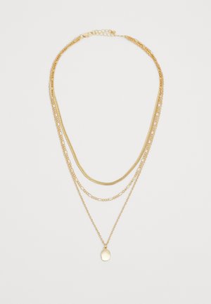 Zlatna ogrlica s višeslojnim dizajnom koja uključuje kombinaciju ravnih i okruglih karika, s glatkim privjeskom koji visi s najniže razine.