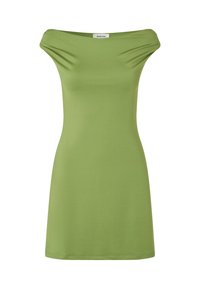 Abito verde senza spalline realizzato in tessuto morbido e elasticizzato. Design semplice, silhouette aderente e lunghezza fino a metà coscia. Texture liscia.