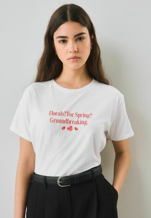Next, REGULAR FIT - DEVIL WEARS PRADA OFFICIAL LICENCE SHORT SLEEVE T-SHIRT . - Tricou cu imprimeu - white