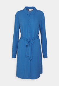 Abito camicia blu a maniche lunghe con chiusura a bottone frontale, colletto a punta e cintura legata in vita. Tessuto liscio con orlo dritto.