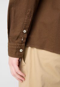 BOSS ROAN - Overhemd - brown